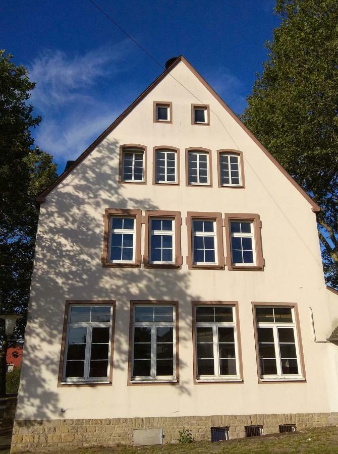 Alte Schule Gaestehaus - The Principal'S Rooms Appartment Bitburg Exterior foto